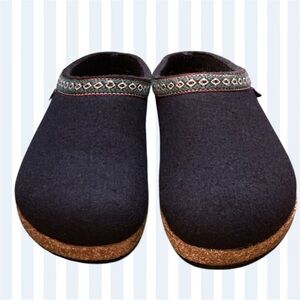 HAFLINGER The Haflinger GZ Classic Grizzly in Blue Size 35 EUC